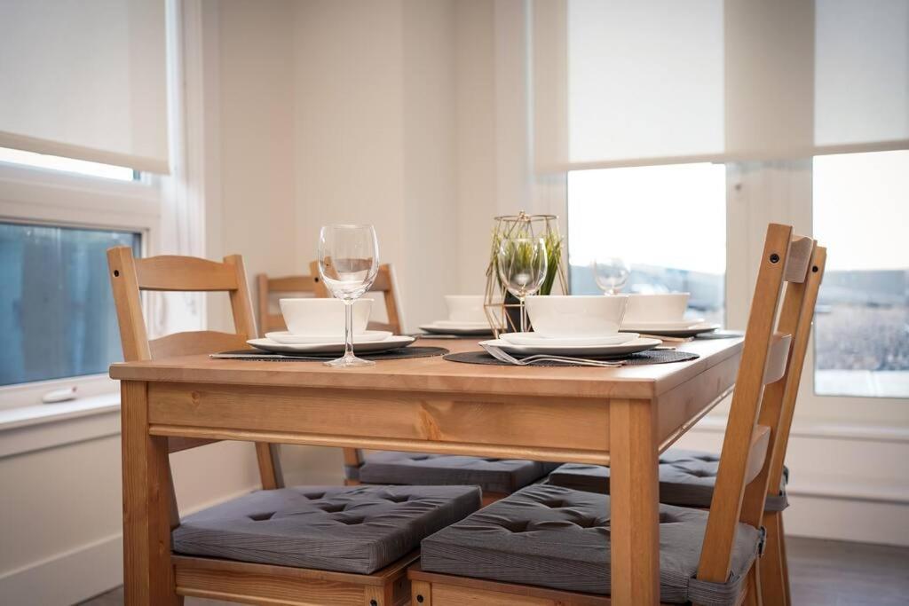 هاليفاكس Luxurious Modern 2Br Condo Sleeps 5 Coffee, Ac, Wifi المظهر الخارجي الصورة