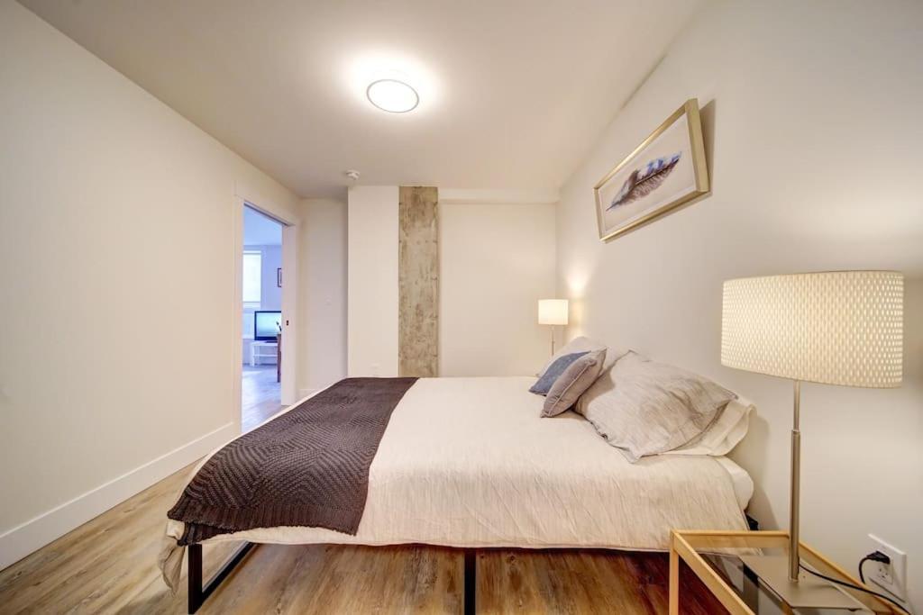 هاليفاكس Luxurious Modern 2Br Condo Sleeps 5 Coffee, Ac, Wifi المظهر الخارجي الصورة